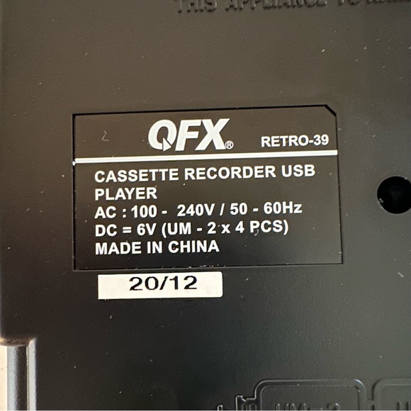 QFX Retro-39 Classic Style Cassette player/recorder with USB Port - Picture 4 of 4